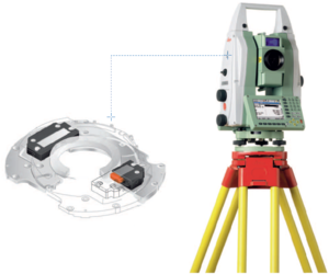 PILine® Motoren automatisieren die Winkel- und Entfernungsmessung dieser Leica Totalstation (Bild: Leica Geosystems)