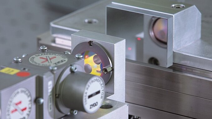 PI Laserinterferometer Laserinterferometer messen die Position auf Nanometer genau